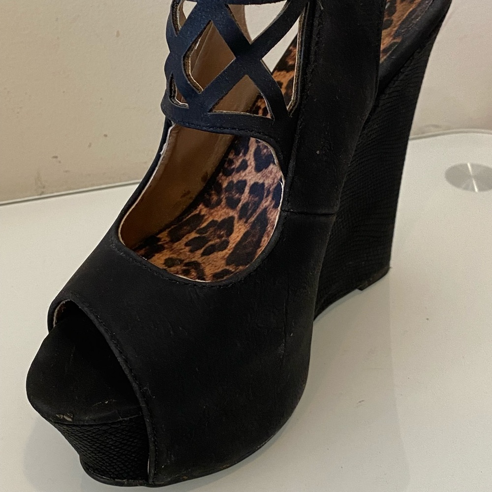 Qupid Black Wedges